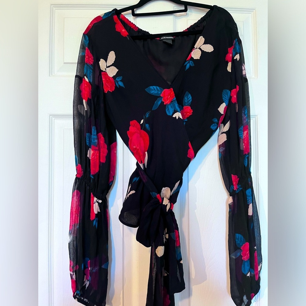 100% silk wrap blouse club Monaco size L floral
